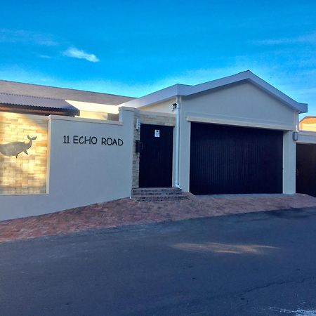 Ferienwohnung A Whale Of A Time Fish Hoek Exterior foto